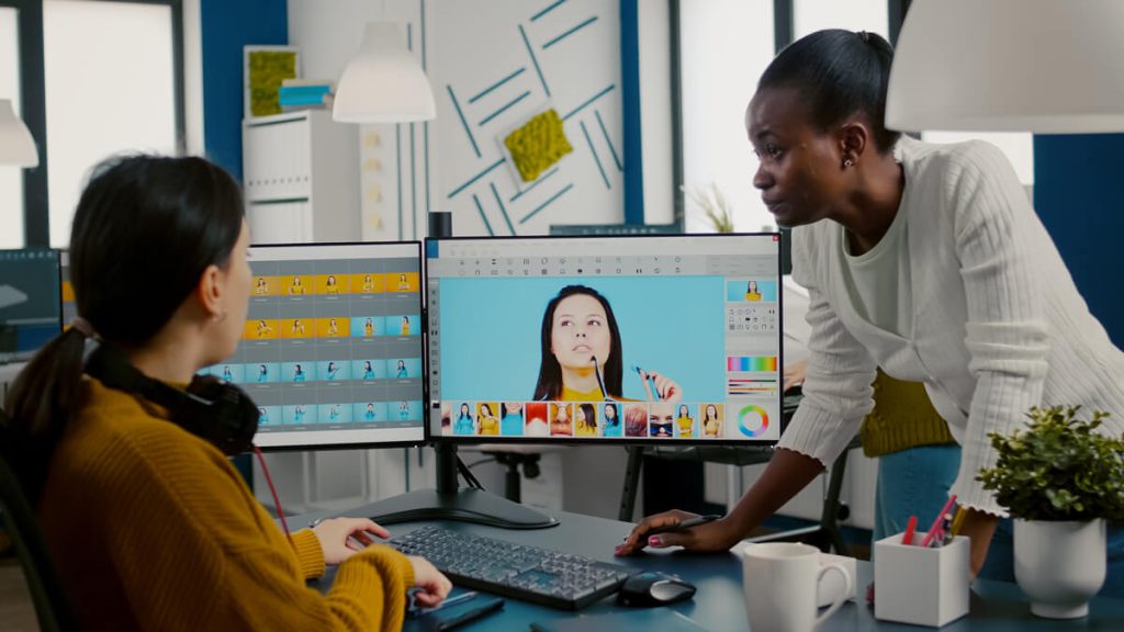 Way to Outsource Graphic Design in 2025
