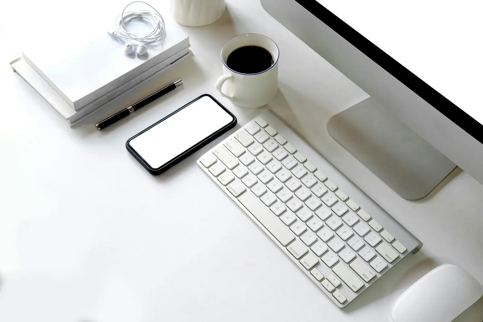 How to Use White Background Color in Different E-commerce Products